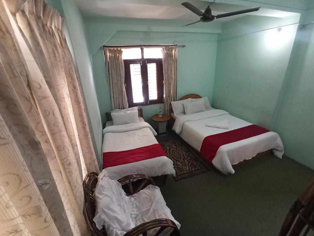 Pushpa Guest House Покхара Экстерьер фото