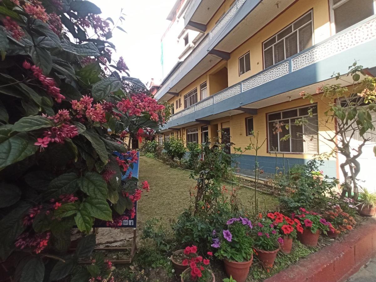 Pushpa Guest House Покхара Экстерьер фото