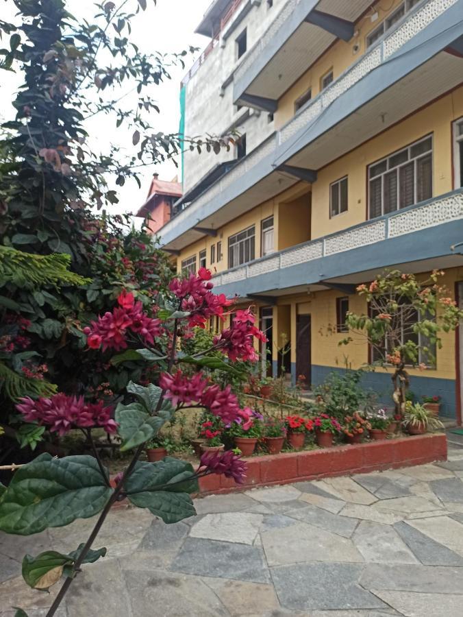 Pushpa Guest House Покхара Экстерьер фото