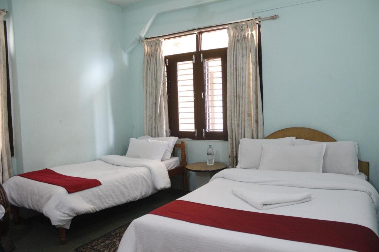 Pushpa Guest House Покхара Экстерьер фото