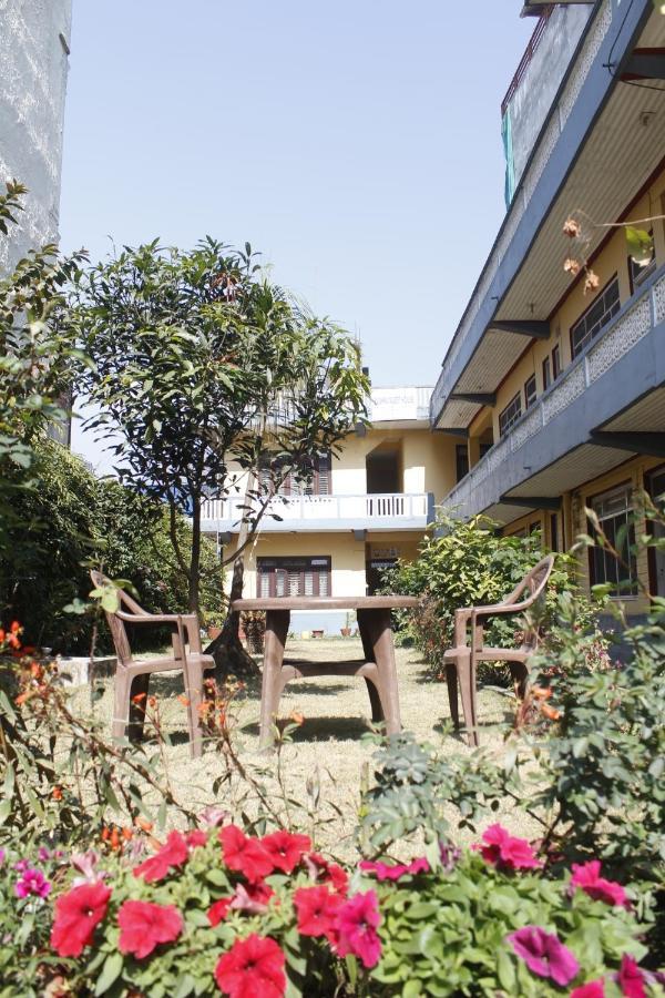 Pushpa Guest House Покхара Экстерьер фото