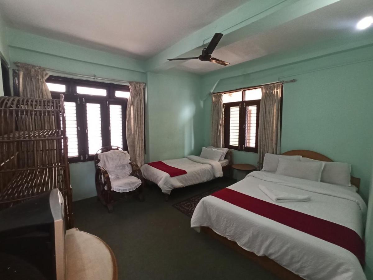 Pushpa Guest House Покхара Экстерьер фото